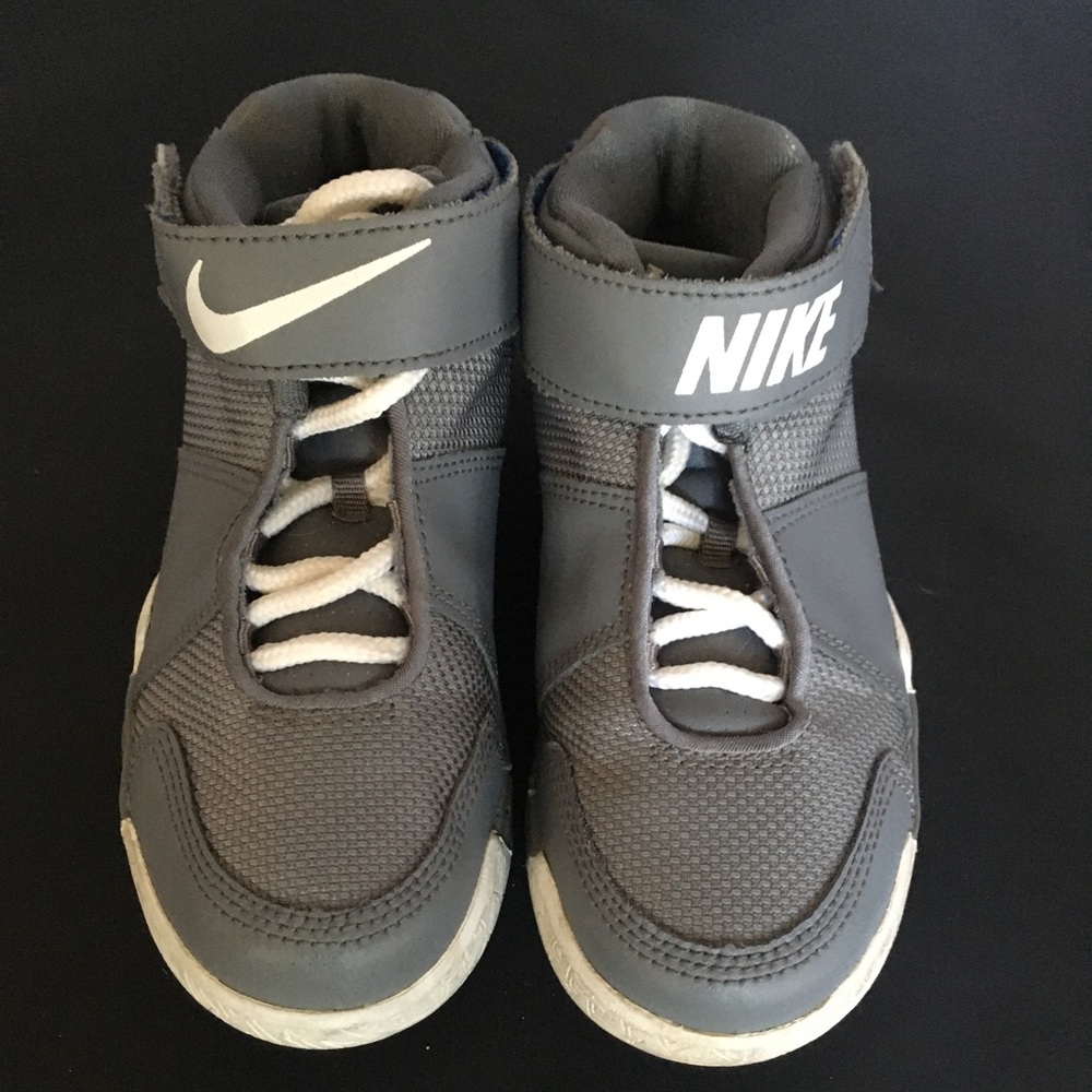 Nike LeBron 2 Toddler Shoes size 10c (King James)